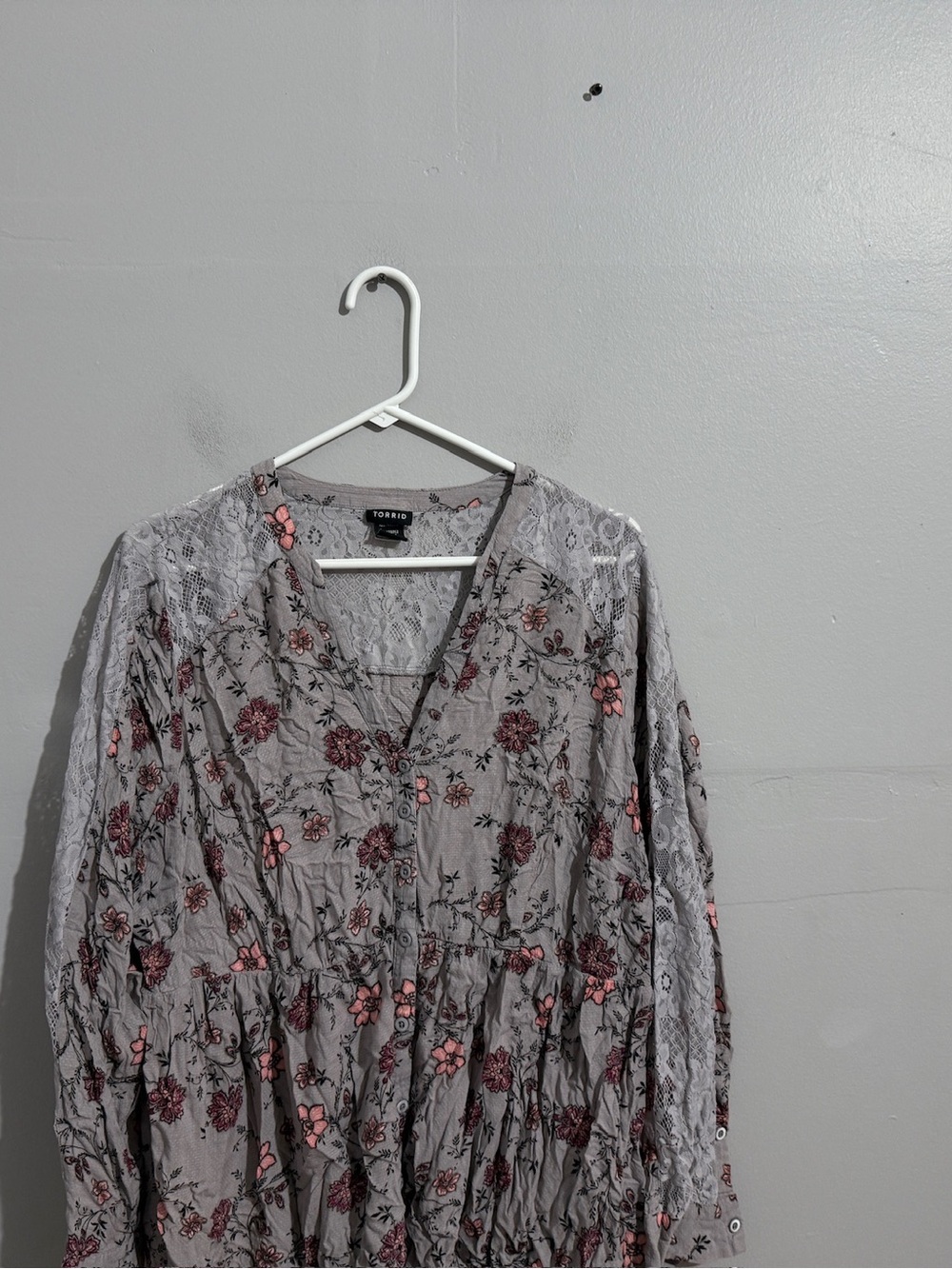 Torrid Blouse Womens 3X Gray Floral Lace Long Sleeve Button Front Boho Tunic - Picture 5 of 10